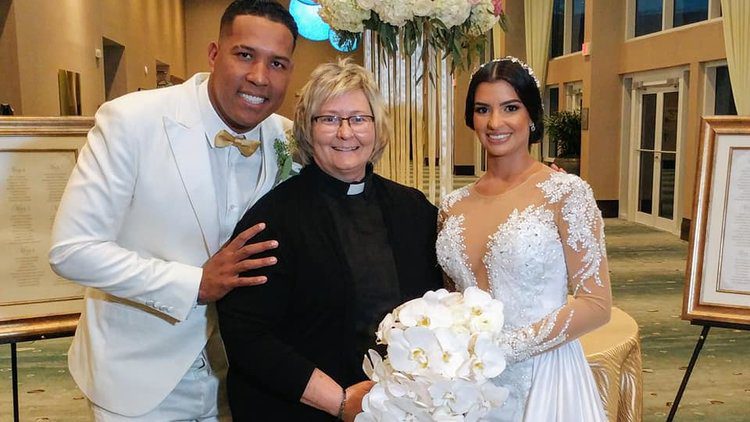 SalvadorPerez-and-BeautifulBride-TheEdisonEventSpace-IndependenceMO