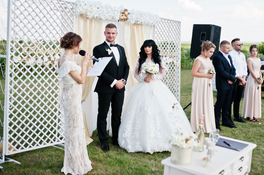 Wedding-Officiant-KC-Weddings-2-Go-5-Things-to-Look-For-AdobeStock_128009490